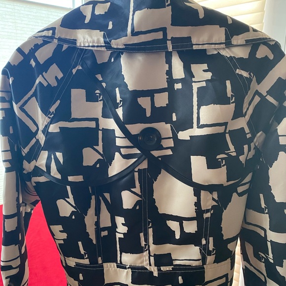 Nick & Mo black / white ruffle rain coat size M - Picture 3 of 11